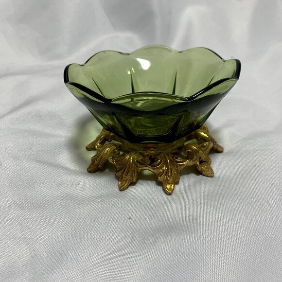 Vintage Green Pressed Scalloped Edge Glass Pedestal Bowl with Bronze base - Picture 7 of 7